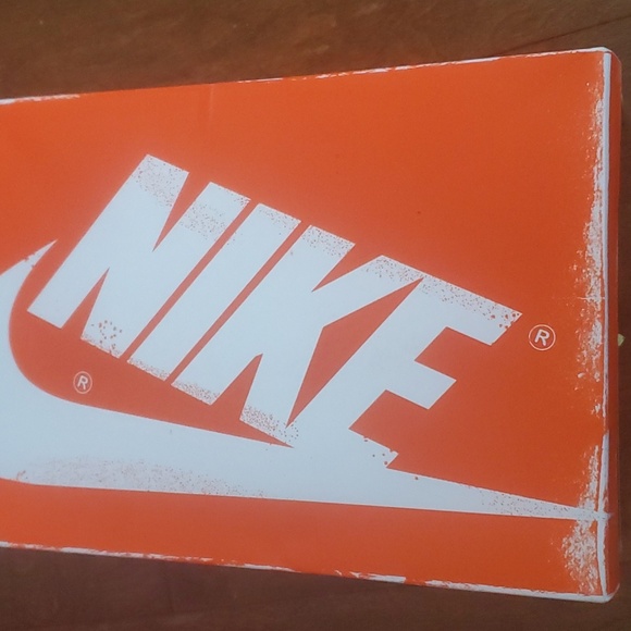Air Jordan Retro 1 High OG Chicago Lost and Found